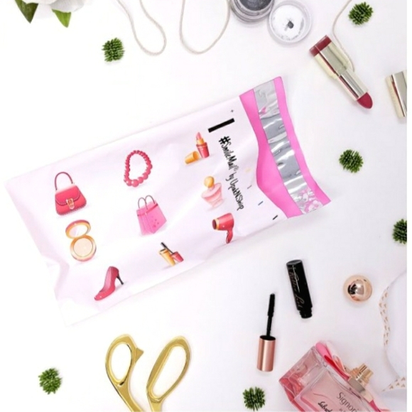 6x9 Cosmetic Bags, Mailers. Price is (FIRM) Unless you Bundle Multiple Items! - Picture 2 of 7